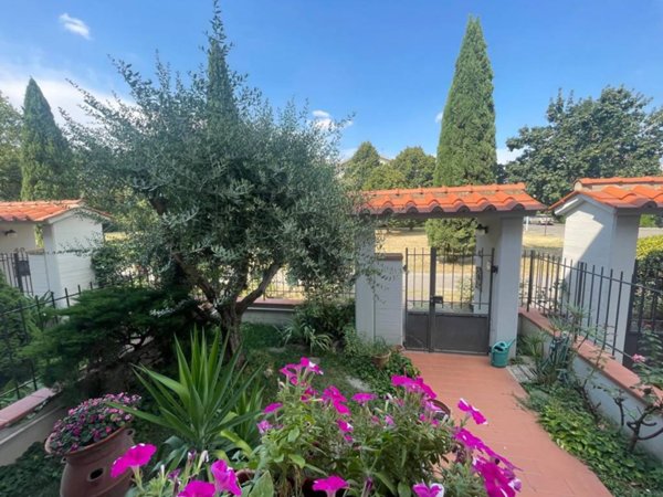 casa indipendente in vendita a Prato in zona Fontanelle