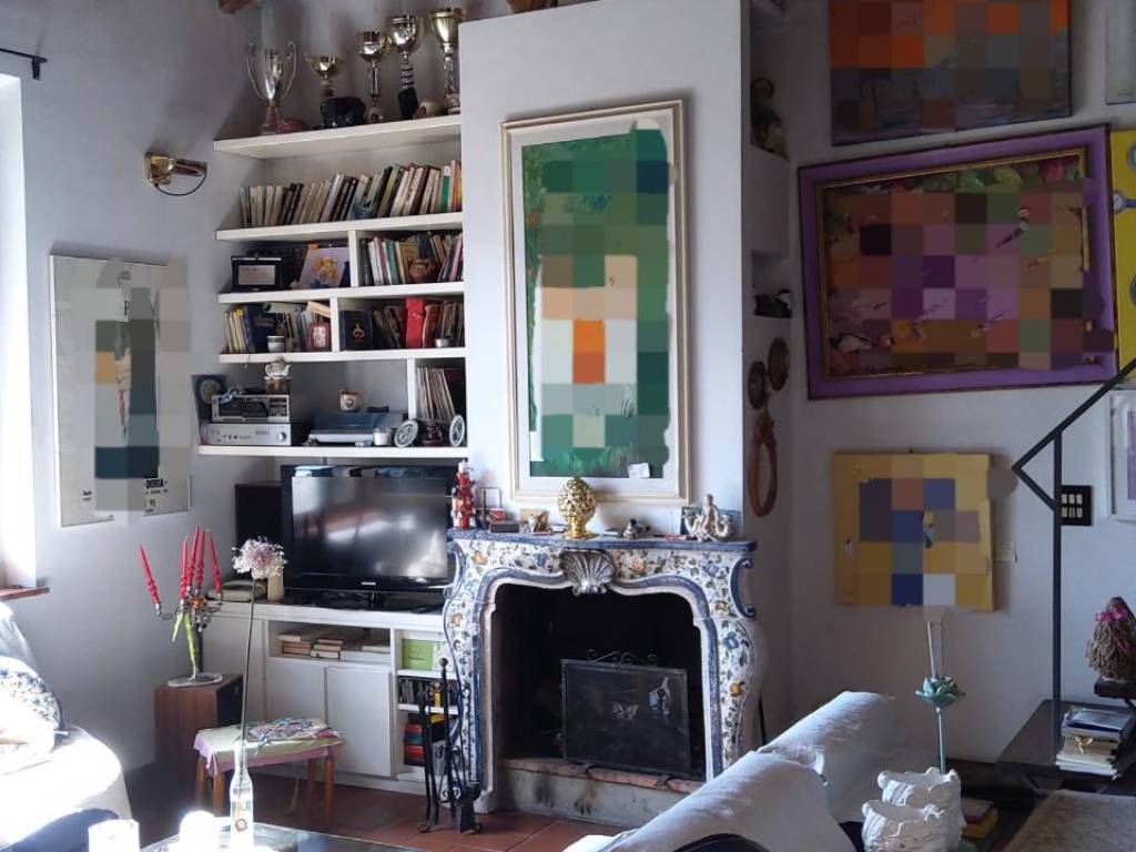 casa indipendente in vendita a Prato in zona Santa Lucia