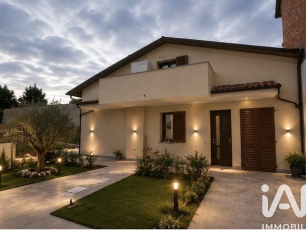 casa indipendente in vendita a Prato in zona Fontanelle