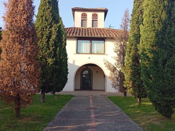 appartamento in vendita a Prato in zona Le Badie