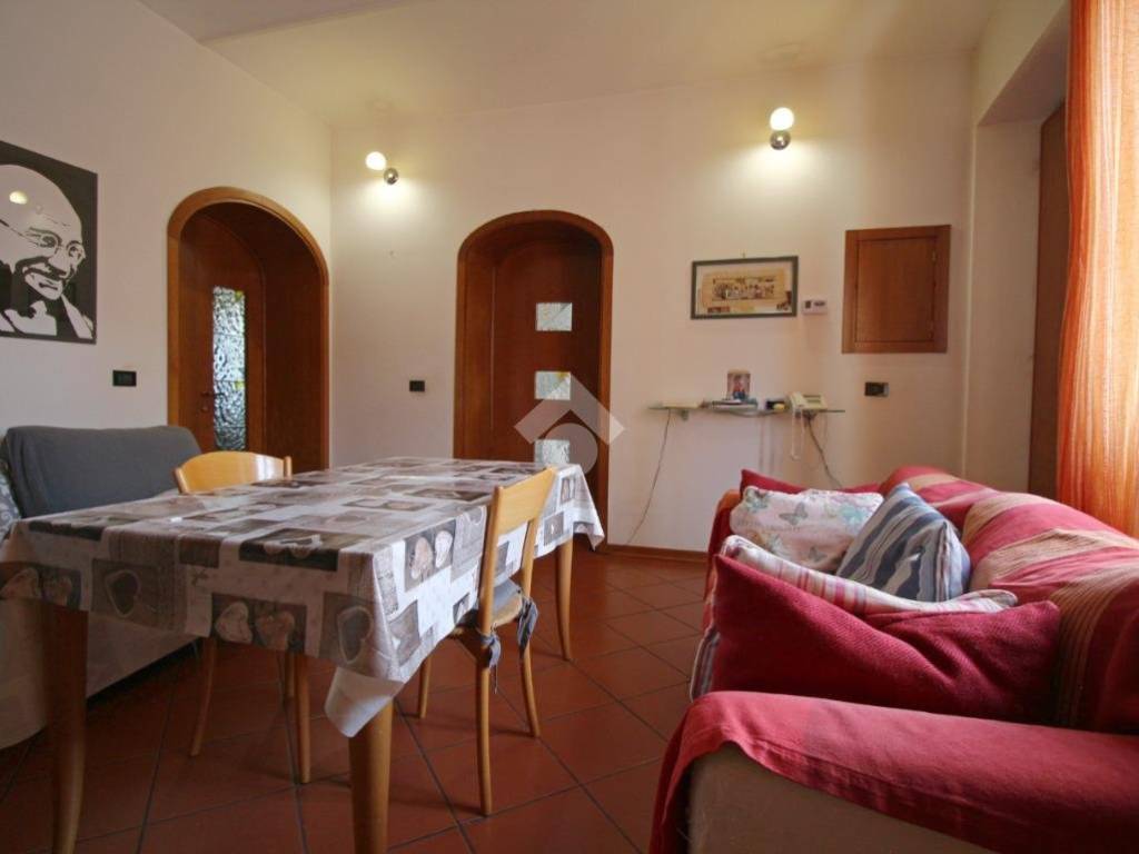 casa indipendente in vendita a Prato