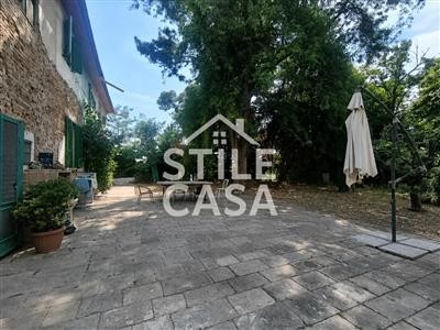 casa indipendente in vendita a Prato in zona Casale