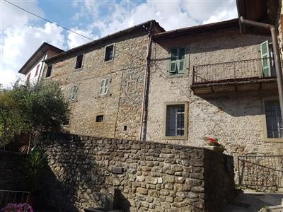 casa indipendente in vendita a Prato in zona Casale