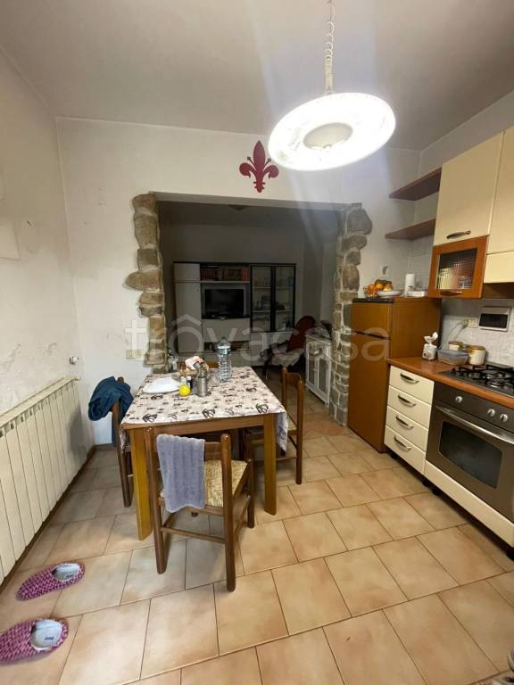casa indipendente in vendita a Prato in zona Tavola