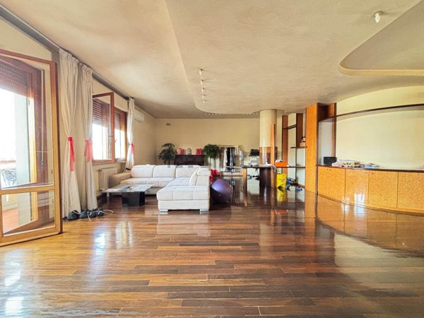 appartamento in vendita a Prato in zona La Macine