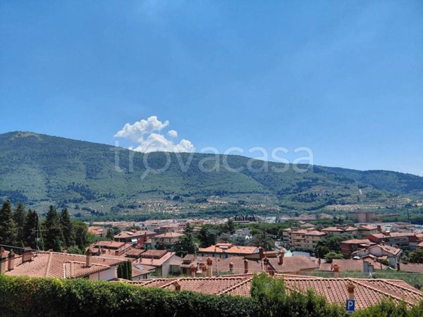 casa indipendente in vendita a Prato in zona Santa Lucia