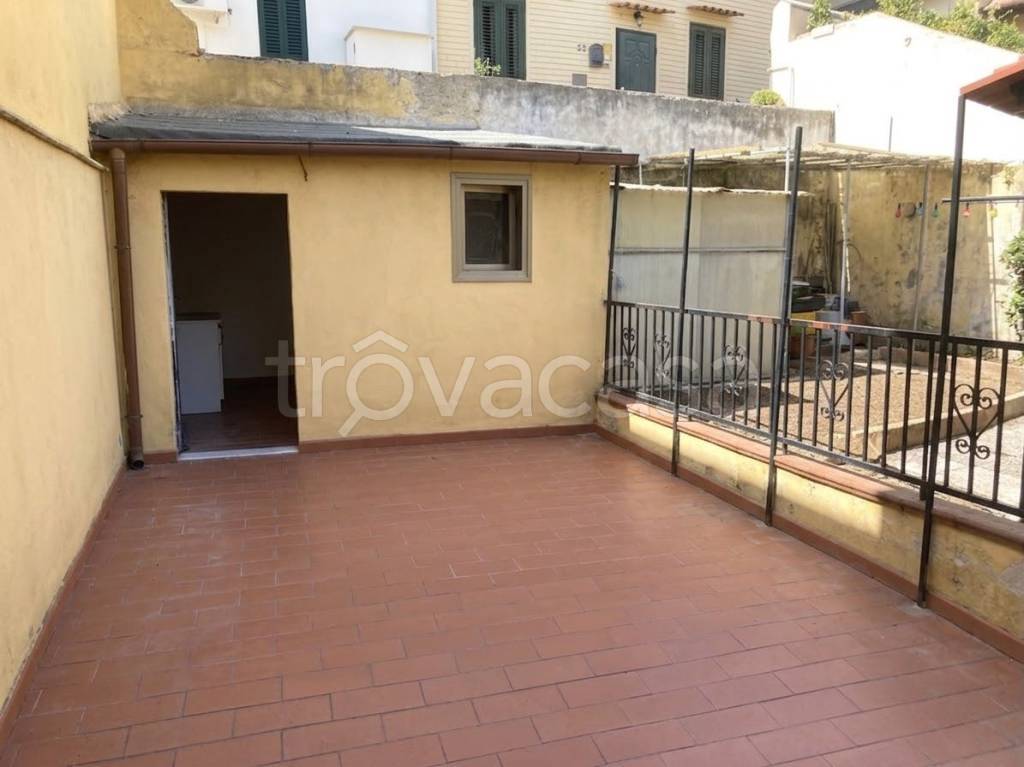 casa indipendente in vendita a Prato in zona Figline