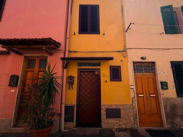 casa indipendente in vendita a Prato in zona I Ciliani