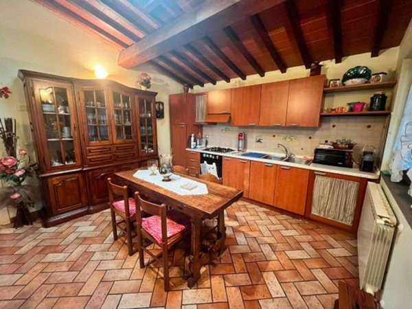 casa indipendente in vendita a Prato