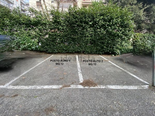 box auto in vendita a Prato in zona Ponzano