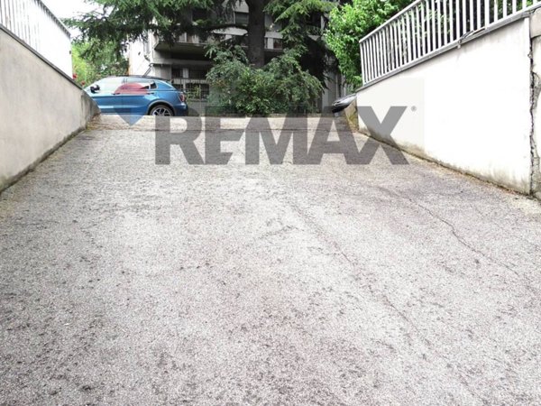box auto in vendita a Prato in zona La Macine