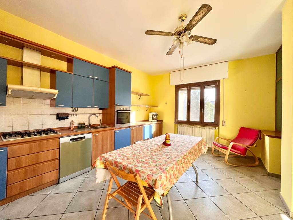 appartamento in vendita a Prato in zona Coiano