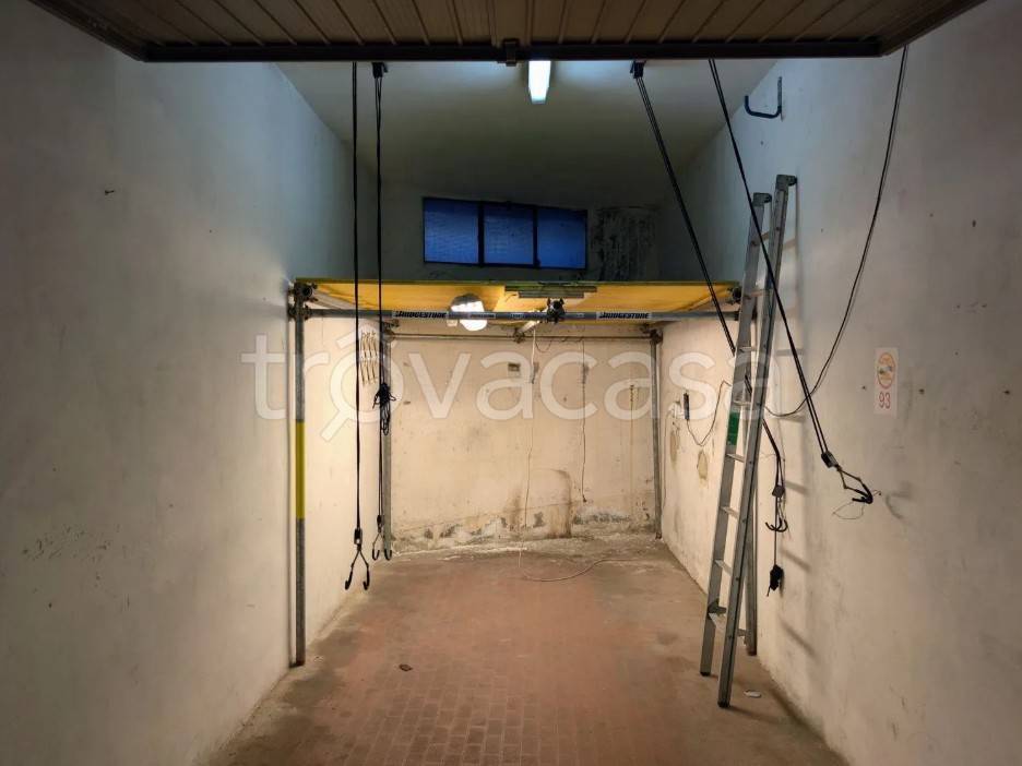 box auto in vendita a Prato
