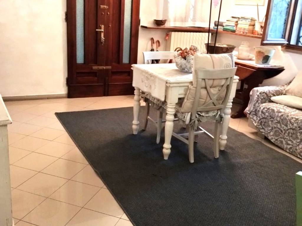 casa indipendente in vendita a Prato in zona Tavola