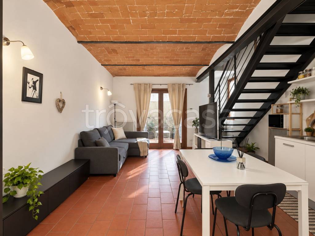 casa indipendente in vendita a Prato