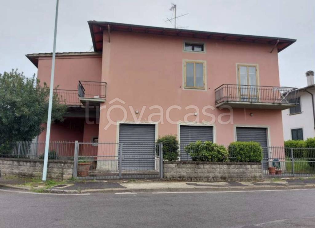 casa indipendente in vendita a Prato in zona San Giusto
