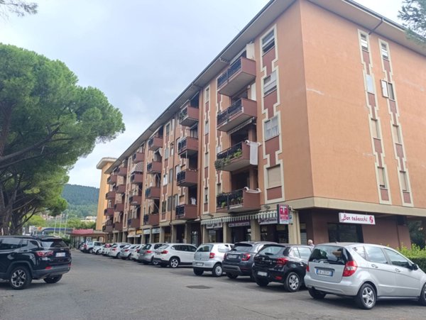 appartamento in vendita a Prato in zona Santa Lucia