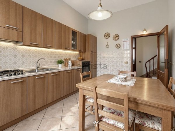 casa indipendente in vendita a Prato in zona Vergaio