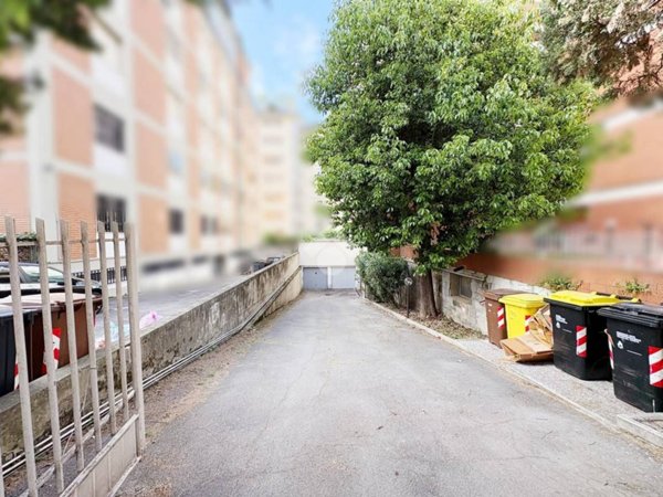 box auto in vendita a Prato in zona Santa Gonda