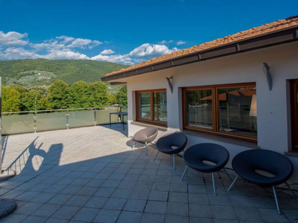 appartamento in vendita a Prato in zona Ponzano