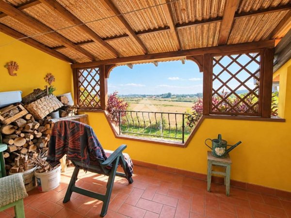 casa indipendente in vendita a Prato in zona Castelnuovo