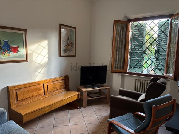 casa indipendente in vendita a Prato in zona Reggiana