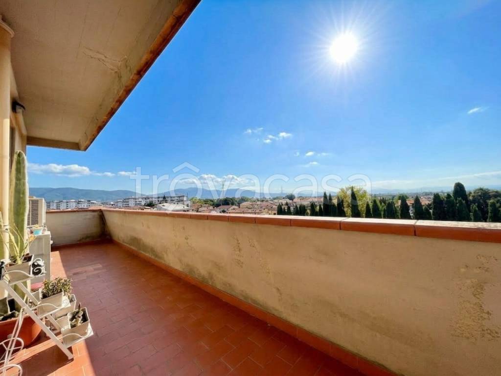 appartamento in vendita a Prato in zona Fontanelle
