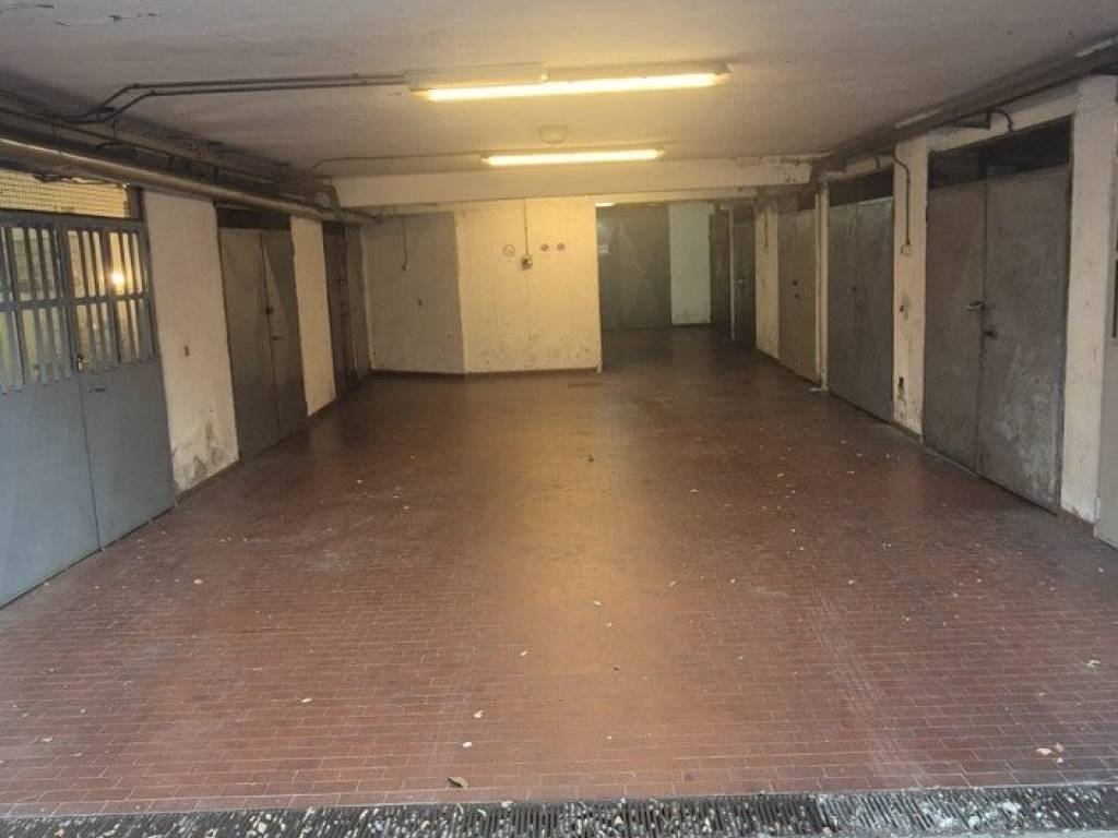 box auto in vendita a Prato