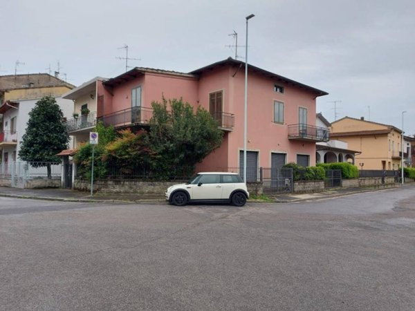 appartamento in vendita a Prato in zona San Giusto