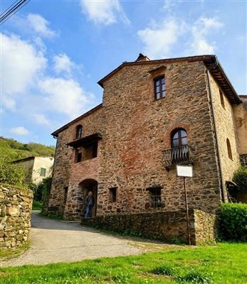 casa indipendente in vendita a Prato in zona Casale