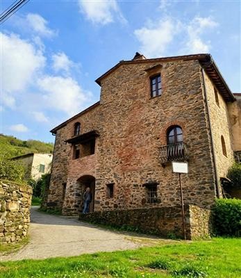 casa indipendente in vendita a Prato in zona Casale