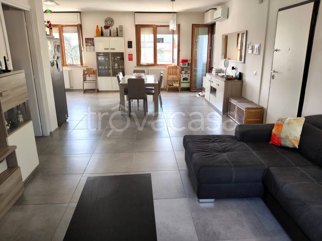appartamento in vendita a Prato in zona Casale