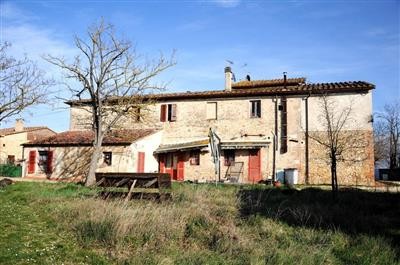casa indipendente in vendita a Prato in zona Casale