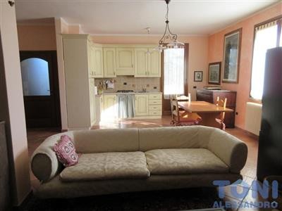 casa indipendente in vendita a Prato in zona Casale