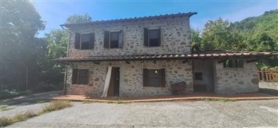 casa indipendente in vendita a Prato in zona Casale