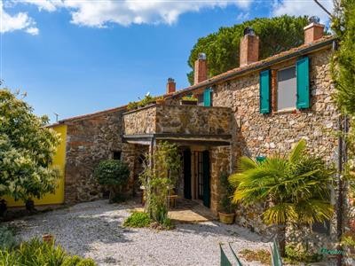 casa indipendente in vendita a Prato in zona Casale