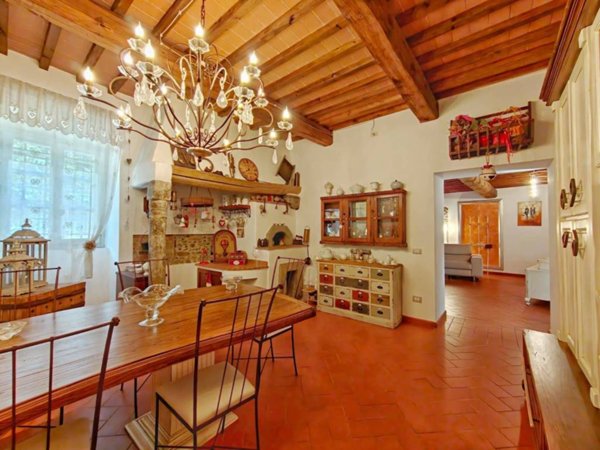 casa indipendente in vendita a Prato in zona Paperino