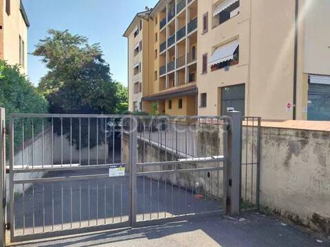 box auto in vendita a Prato in zona Iolo