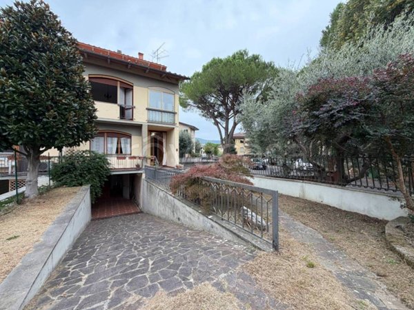 casa indipendente in vendita a Prato in zona Galceti