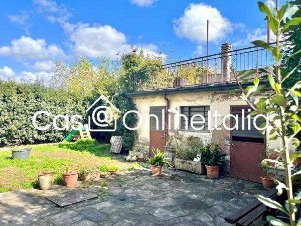 casa indipendente in vendita a Prato