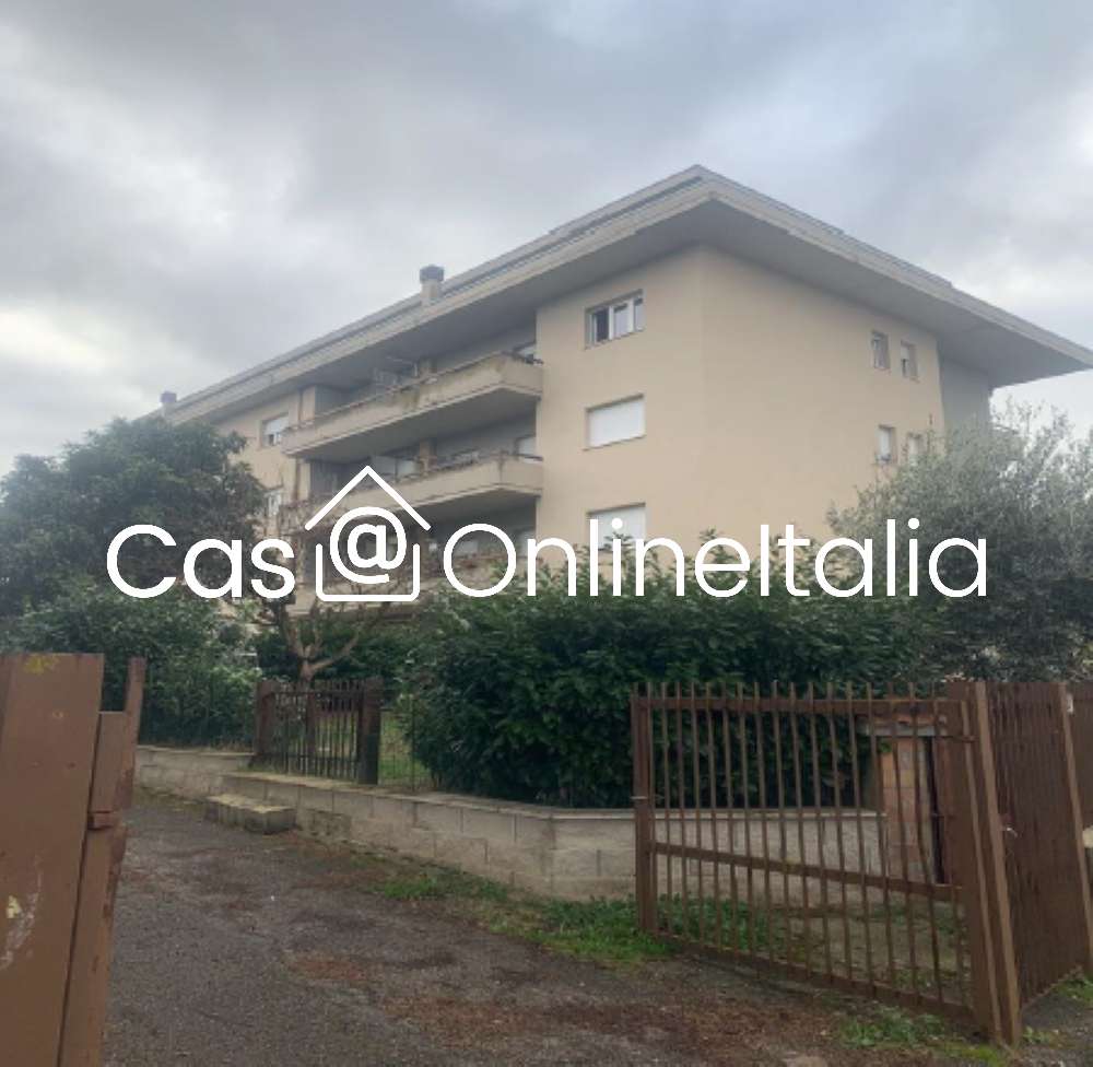 appartamento in vendita a Prato in zona Iolo