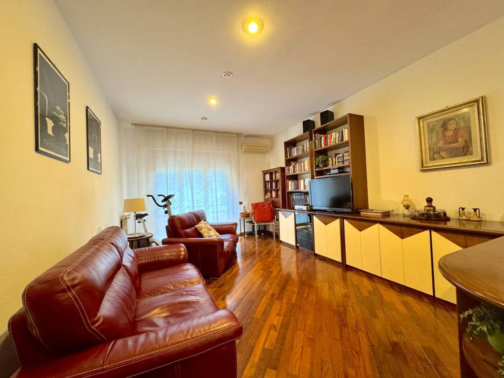 appartamento in vendita a Prato in zona Santa Lucia