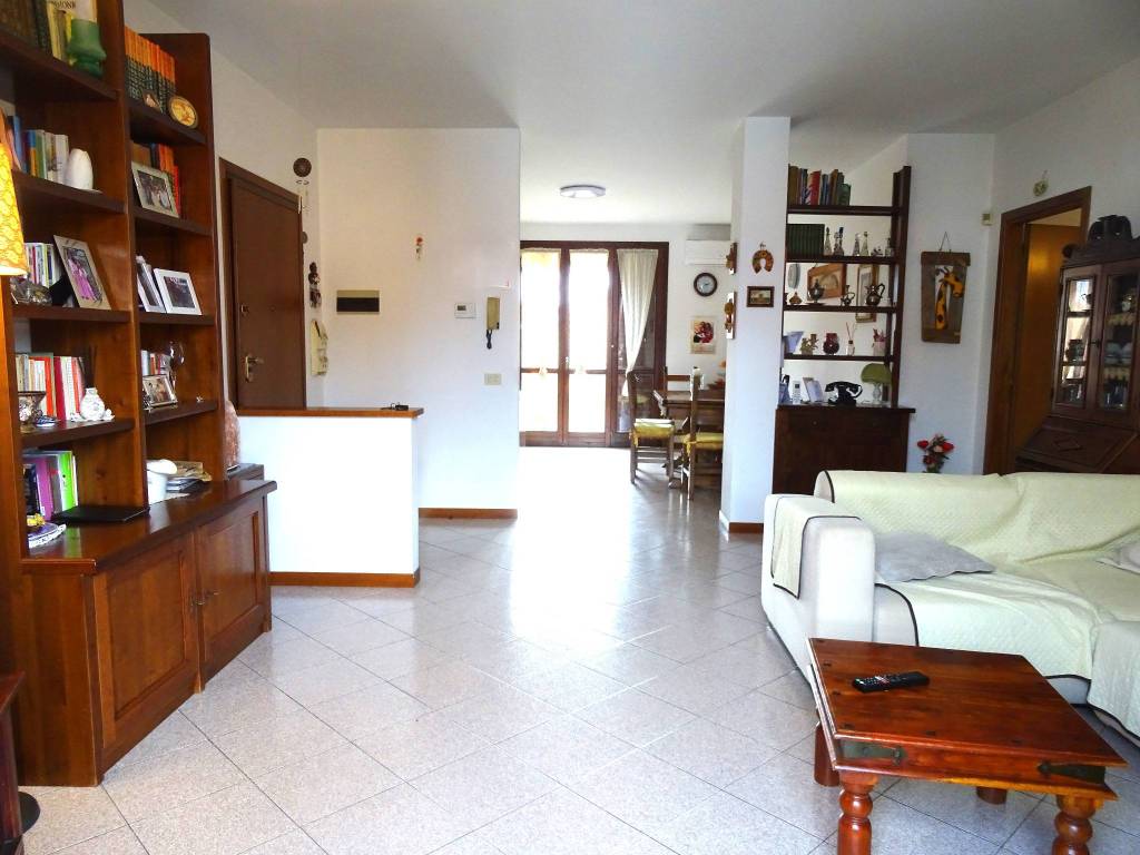 appartamento in vendita a Prato in zona Casale