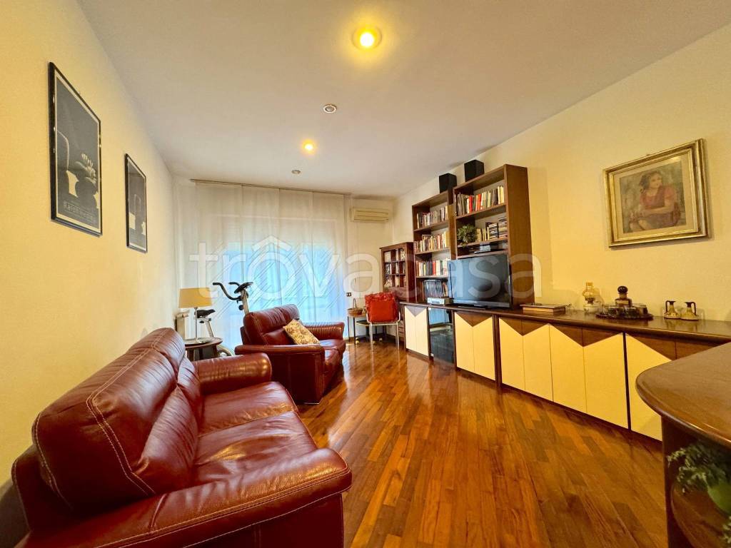 appartamento in vendita a Prato in zona Santa Lucia