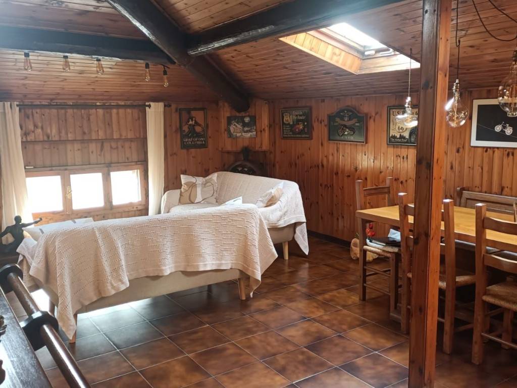 casa indipendente in vendita a Prato in zona Narnali