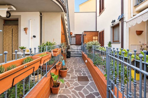 appartamento in vendita a Prato in zona Paperino
