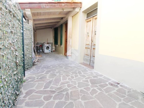 casa indipendente in vendita a Prato