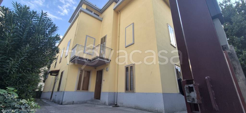 casa indipendente in vendita a Prato in zona Santa Gonda