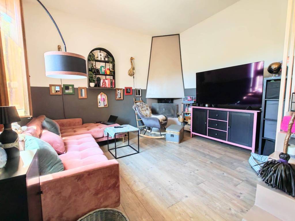 casa indipendente in vendita a Prato
