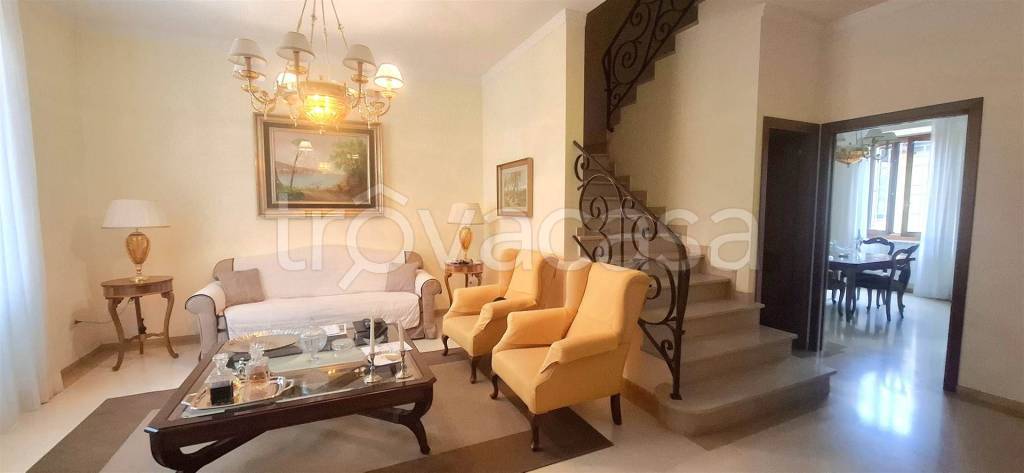 casa indipendente in vendita a Prato
